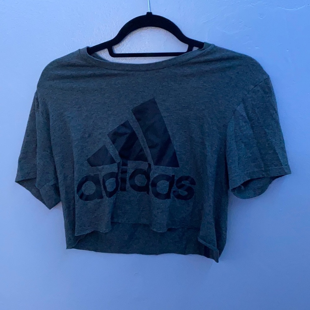 Cropped Adidas Shirt Fits like a S